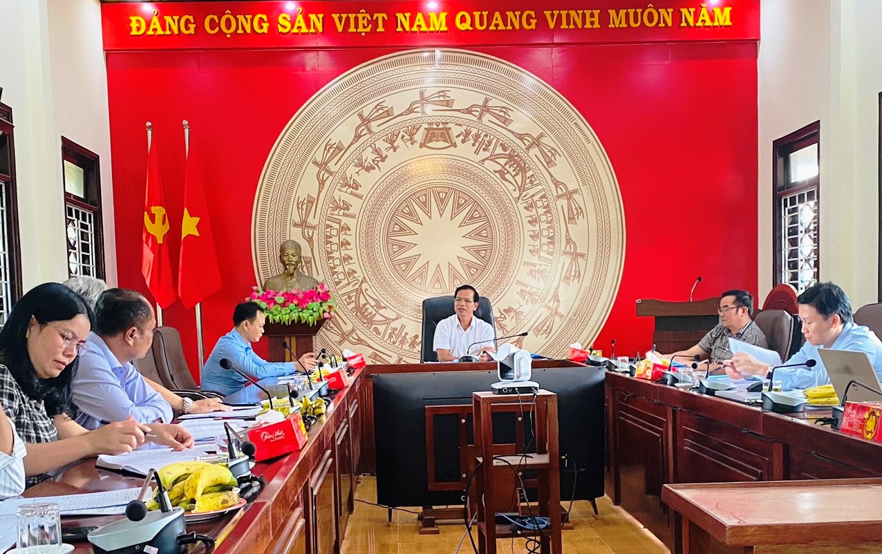 A Lưới họp bàn kế hoạch xóa 2 325 nhà tạm