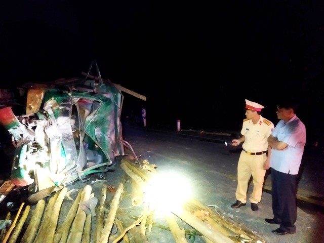 Nguyên nhân vụ tai nạn nghiêm trọng trên QL 49 Ô tô tải ben không làm chủ tốc độ