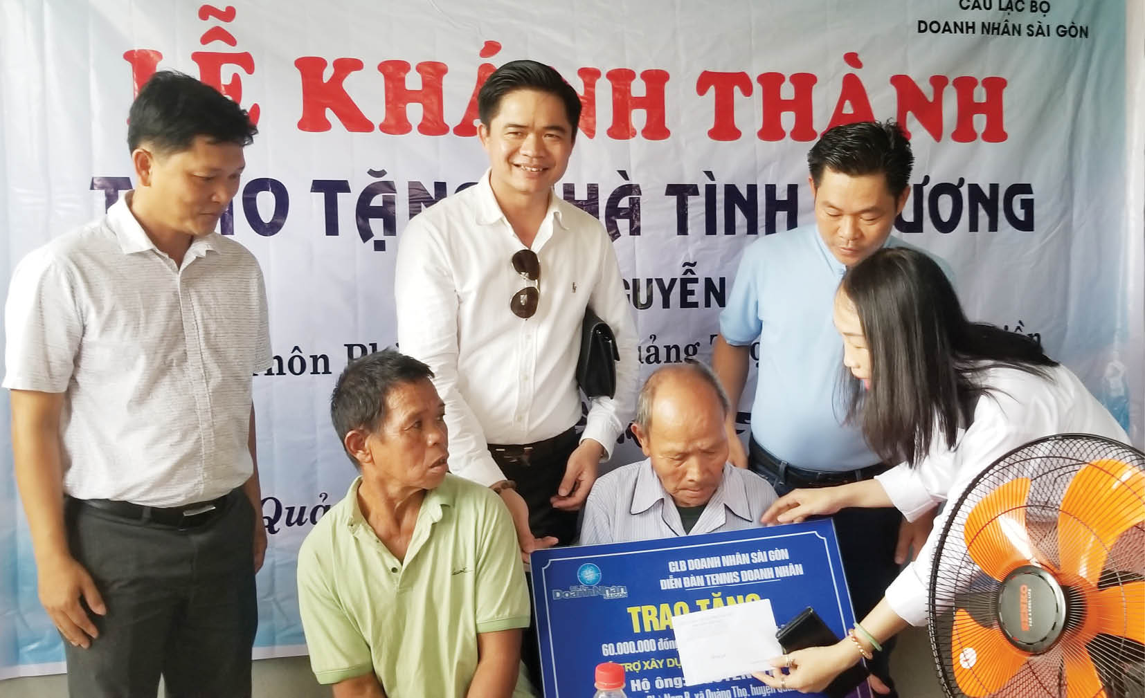 Những ngôi nhà ấm áp trao tặng người nghèo