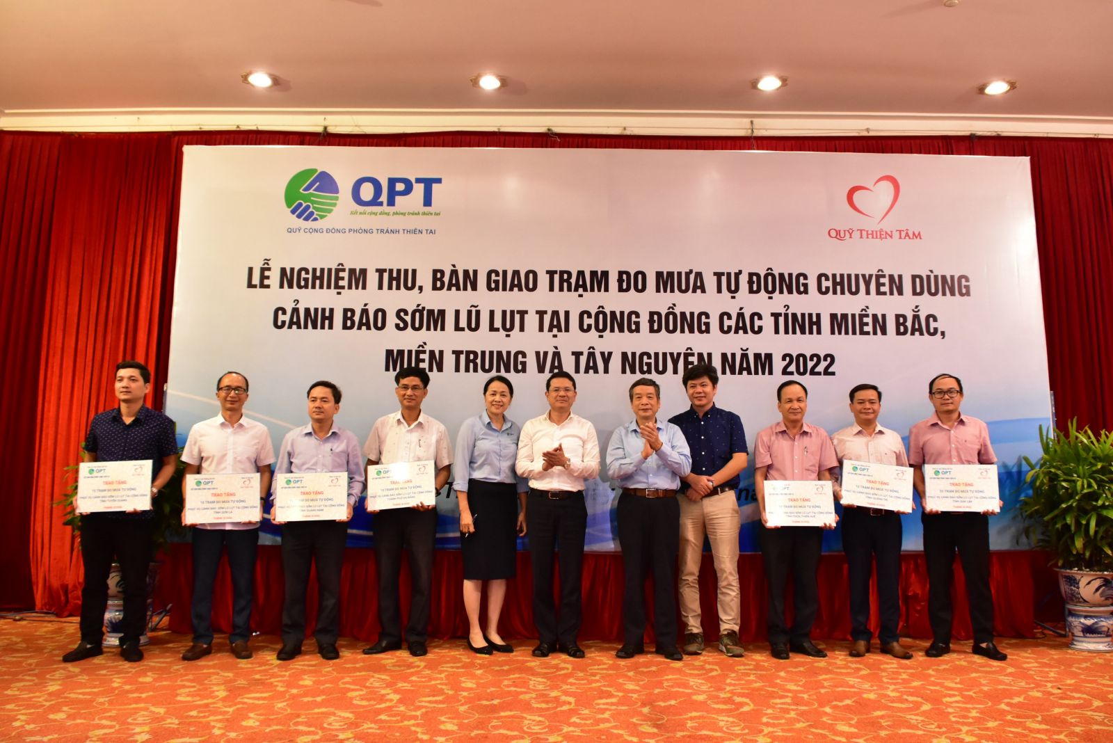 Acceptance and handing over of 10 automatic rain gauge stations in Hue