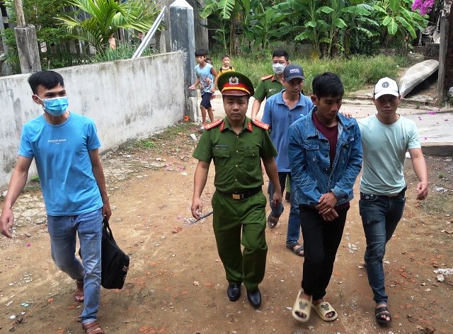 Khởi tố, bắt tạm giam đối tượng chống người thi hành công vụ