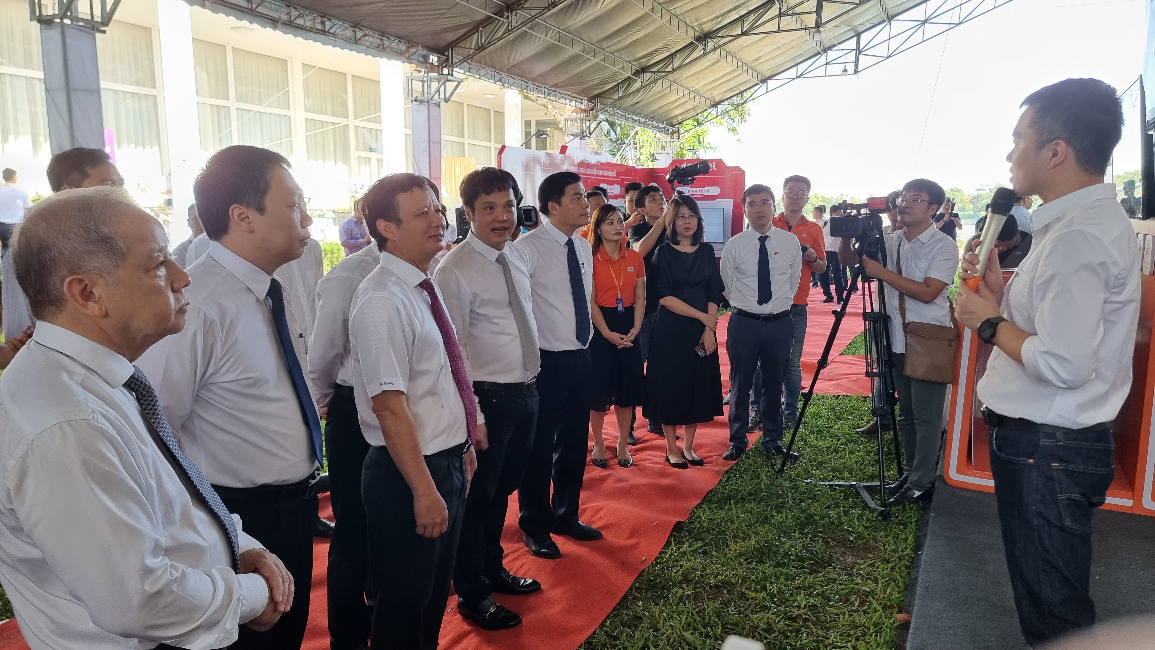 Triển lãm nền tảng, giải pháp công nghệ số tiêu biểu