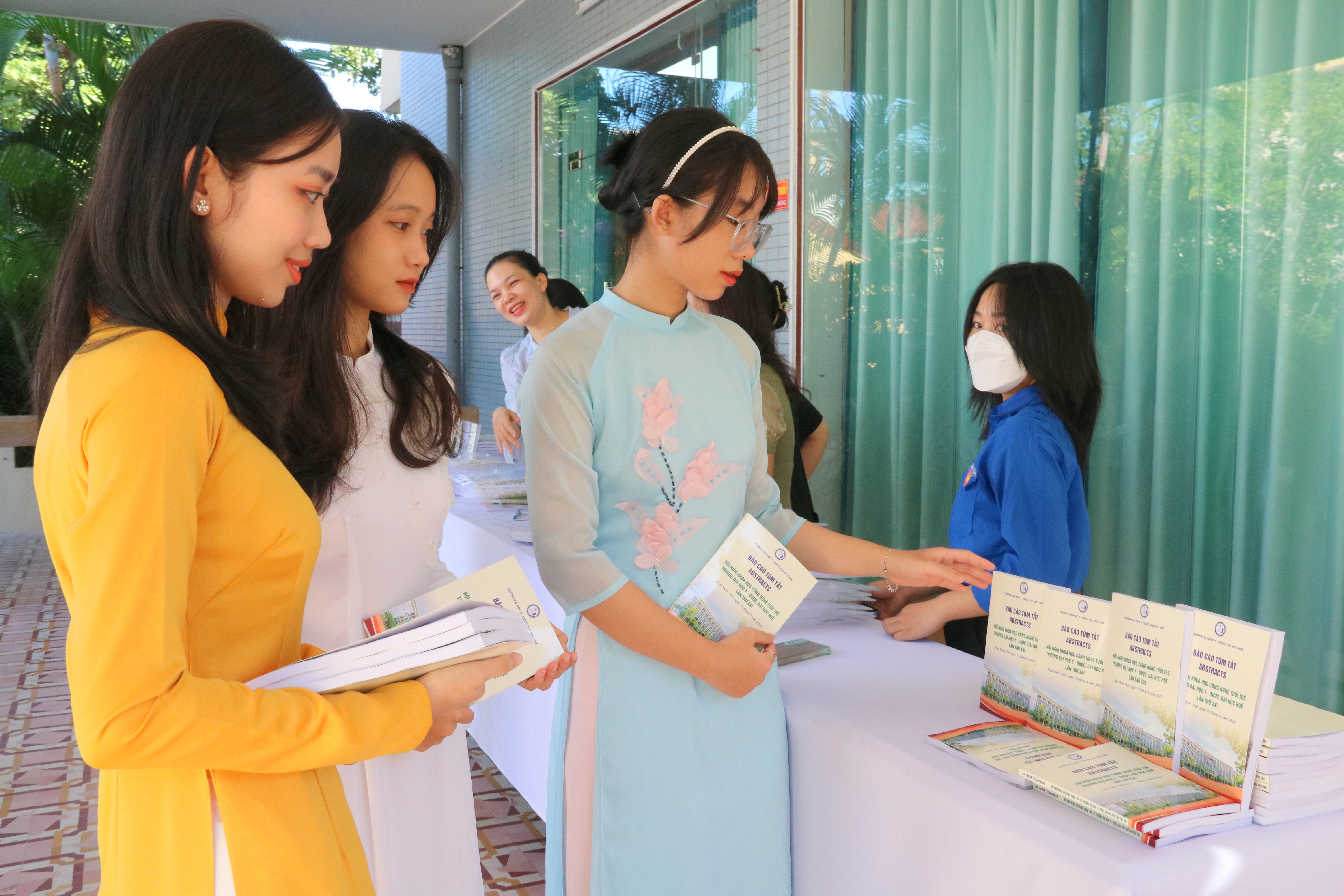 72 đề tài được báo cáo tại hội nghị Khoa học công nghệ tuổi trẻ