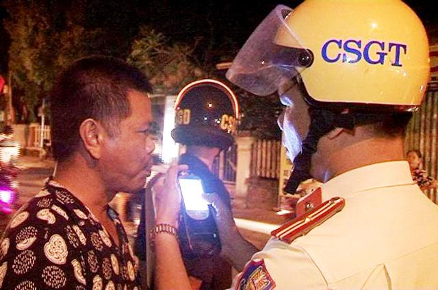 Tăng cường lực lượng, đồng loạt xử lý nồng độ cồn