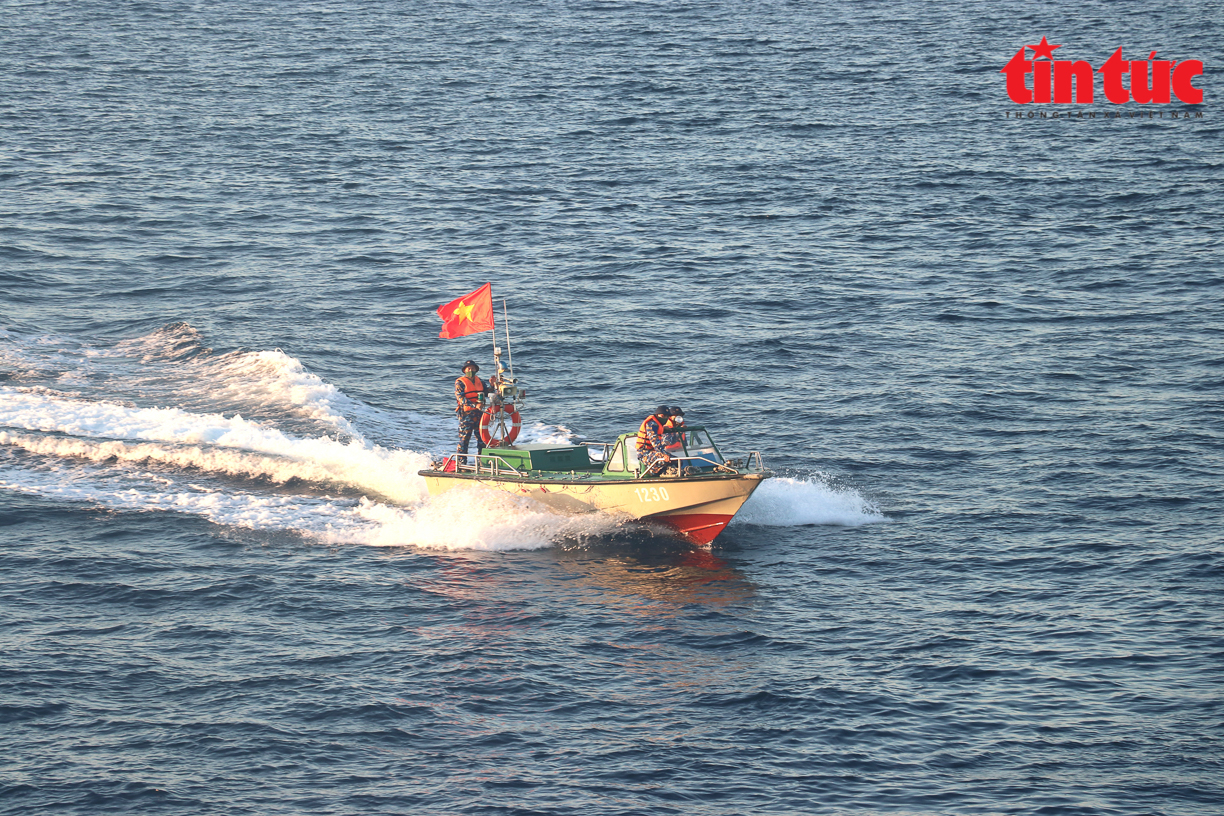 Chung tay ủng hộ xuồng CQ vì Trường Sa thân yêu