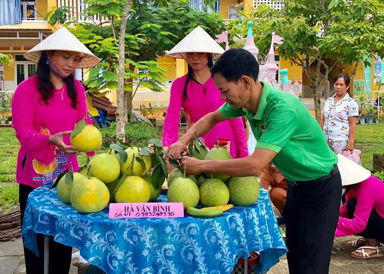 Đổi 600 kg áo cũ lấy hơn 100 phần quà