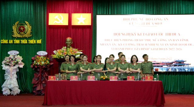 Cụm thi đua số 5 Hội Phụ nữ Bộ Công an ký kết giao ước thi đua