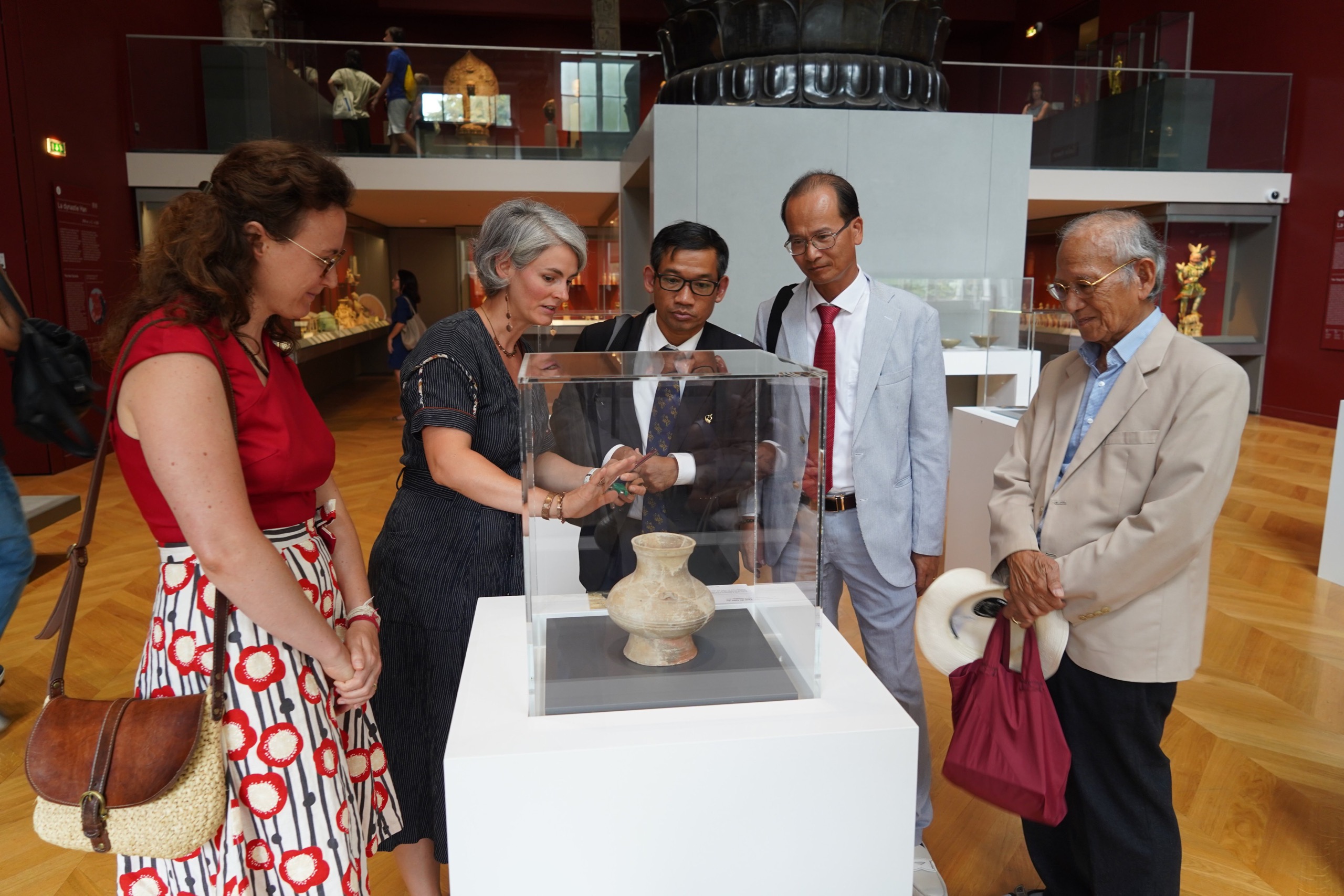 Qua Pháp tìm hiểu về vua Hàm Nghi