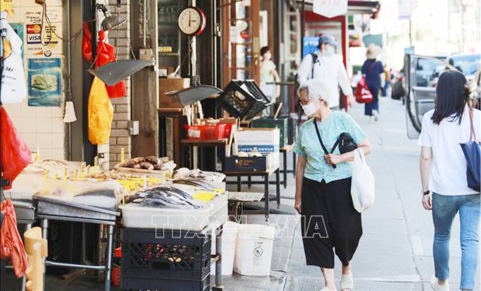 Thế giới đối mặt với suy thoái khi lạm phát ảnh hưởng đến người tiêu dùng