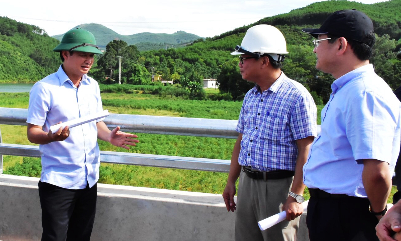 Bí thư Tỉnh ủy Lê Trường Lưu kiểm tra tiến độ Dự án cao tốc Cam Lộ - La Sơn