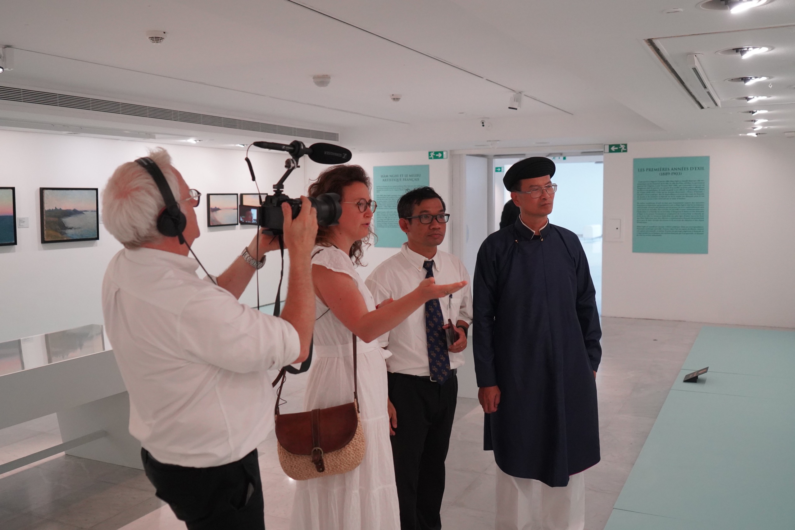 Xem xét khả năng tổ chức triển lãm về vua Hàm Nghi tại Huế