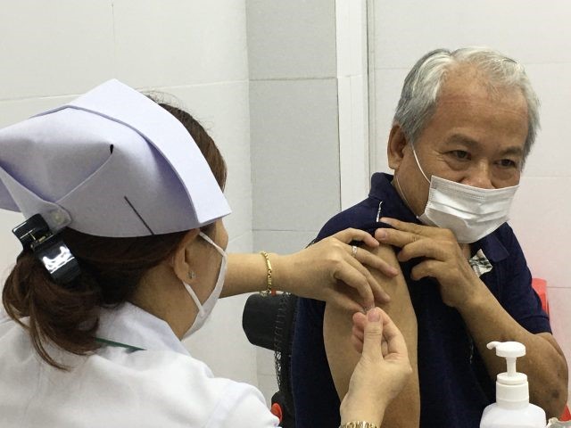 Khoảng 20 bệnh nhân nặng, người cao tuổi điều trị hồi sức chưa tiêm vaccine COVID-19