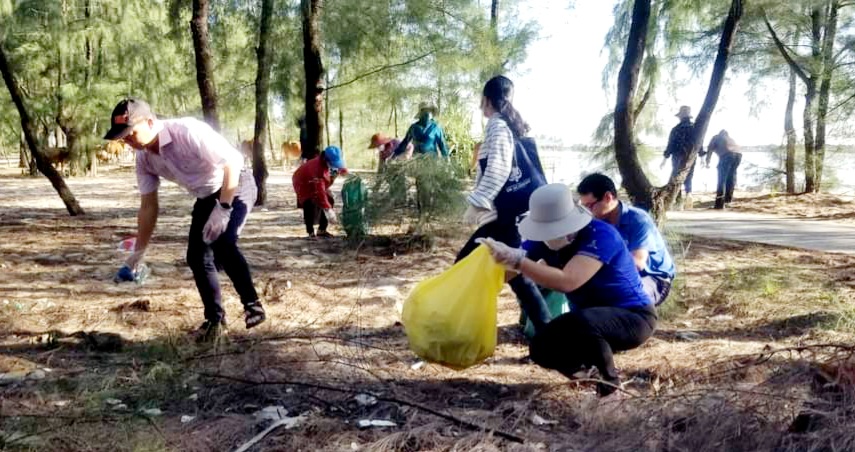 Ra quân hưởng ứng Ngày Chủ nhật xanh với chủ đề “Hãy làm sạch biển”