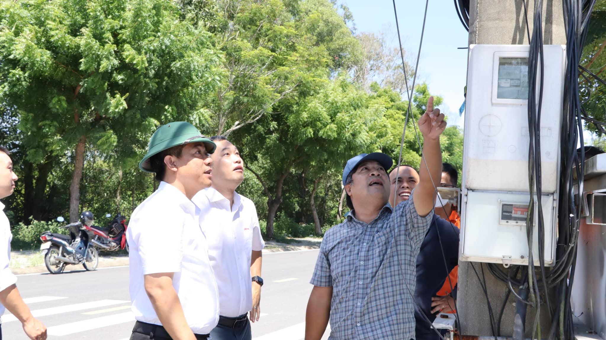 Ngành điện lực, viễn thông phối hợp để sớm tháo gỡ các vướng mắc