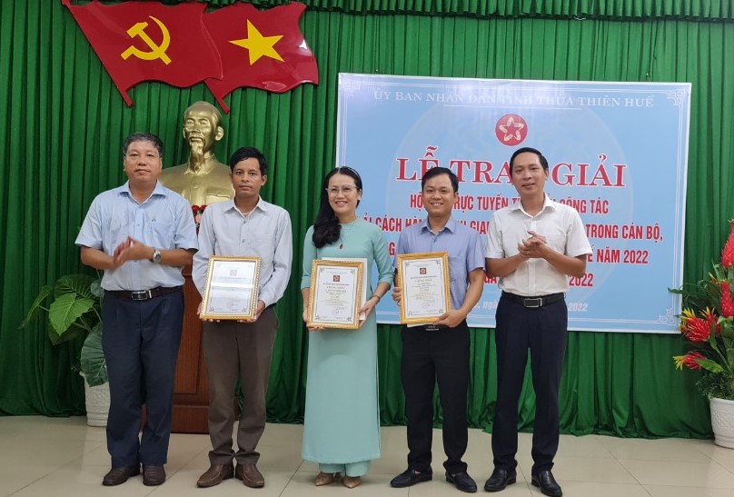 Trao giải tuần cuối hội thi tìm hiểu công tác cải cách hành chính