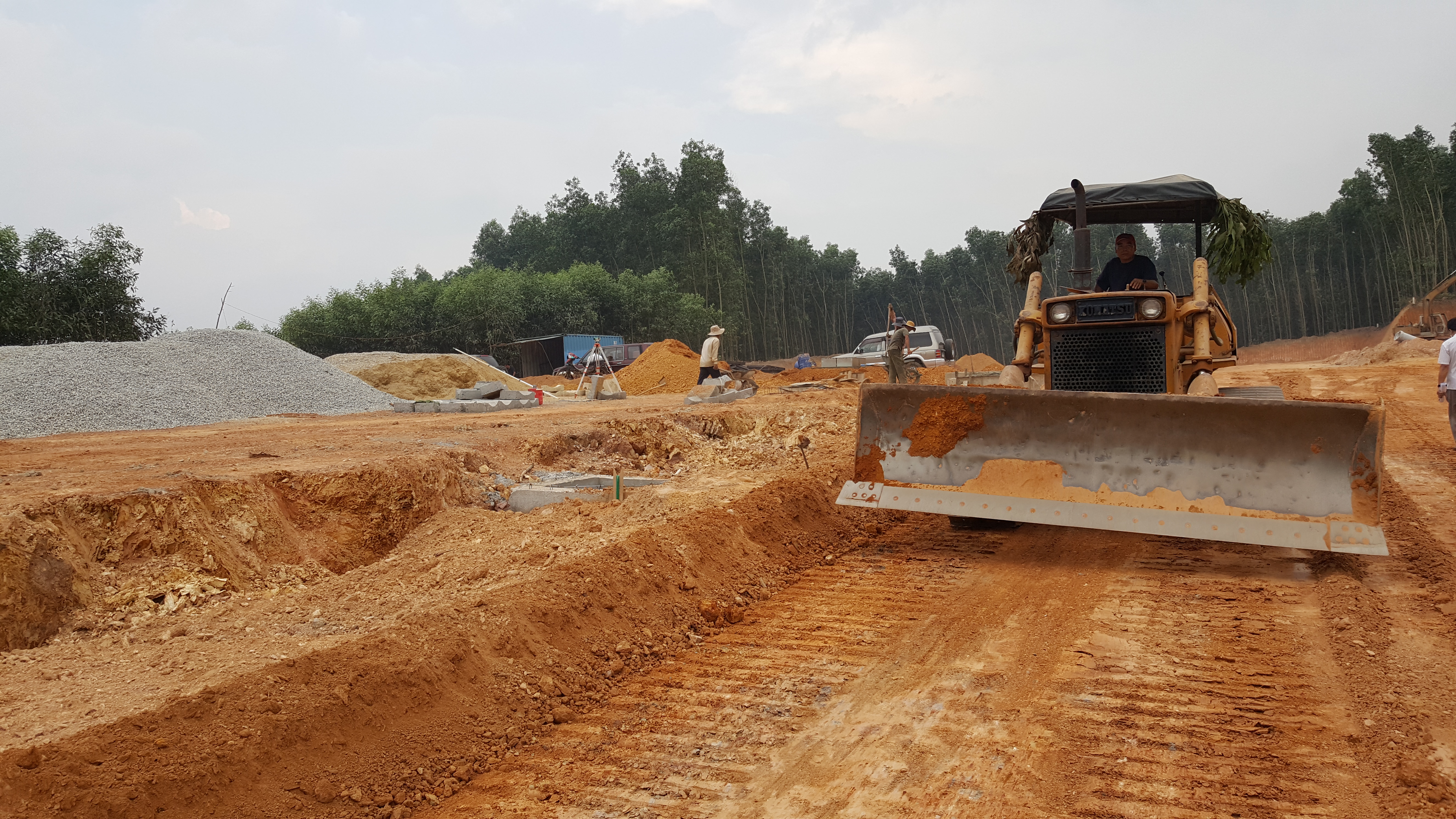 Rà soát vướng mắc để giao đất cho các dự án trọng điểm