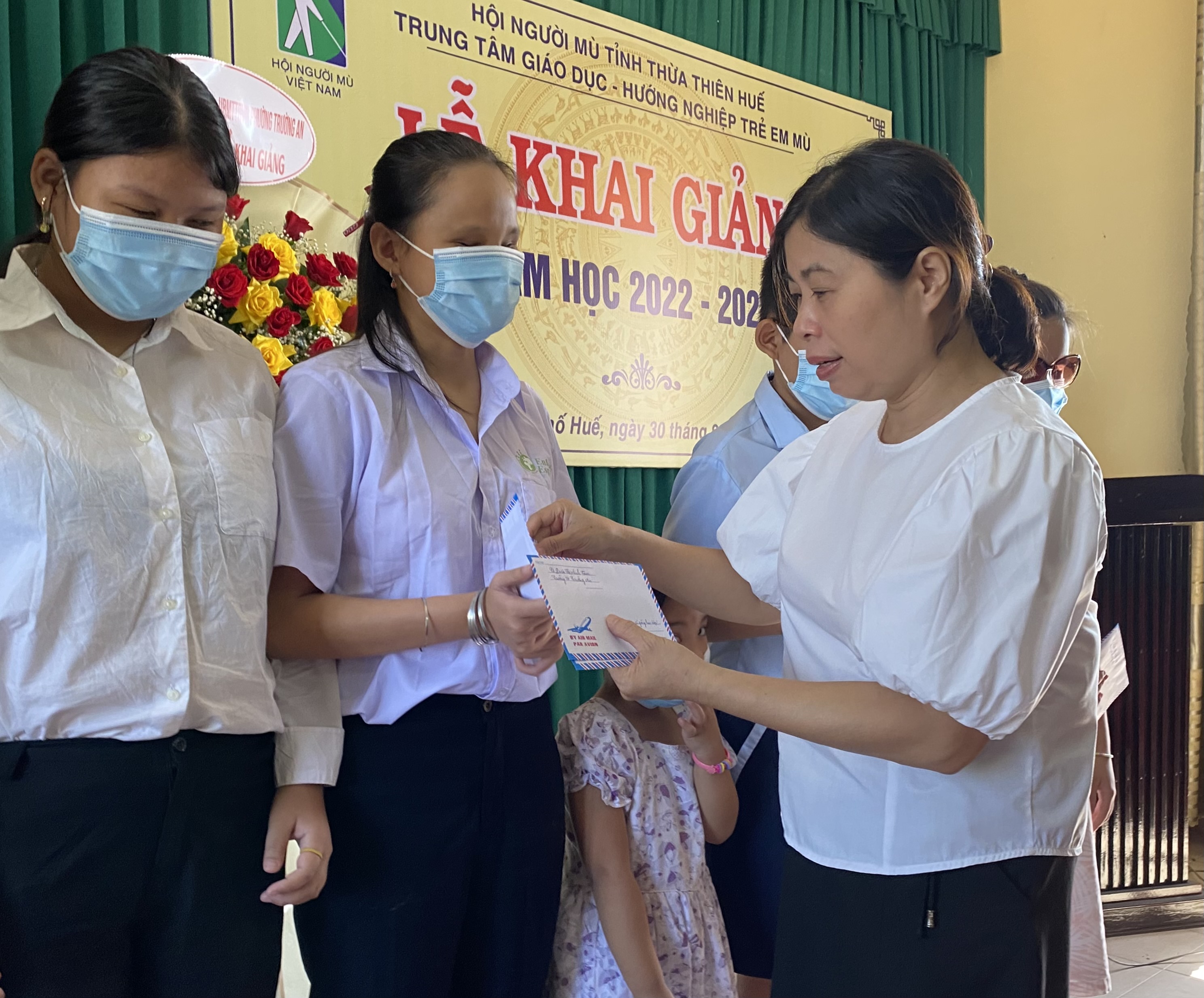 Học sinh khiếm thị bước vào năm học mới