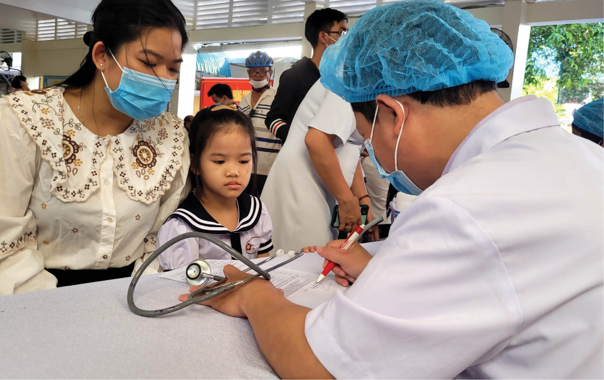 Tiêm nhắc lại vắc-xin phòng COVID-19 Người dân vẫn chủ quan