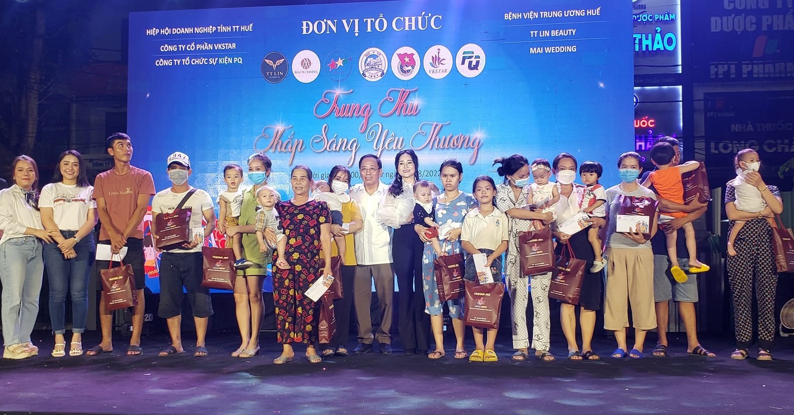 Thắp sáng yêu thương