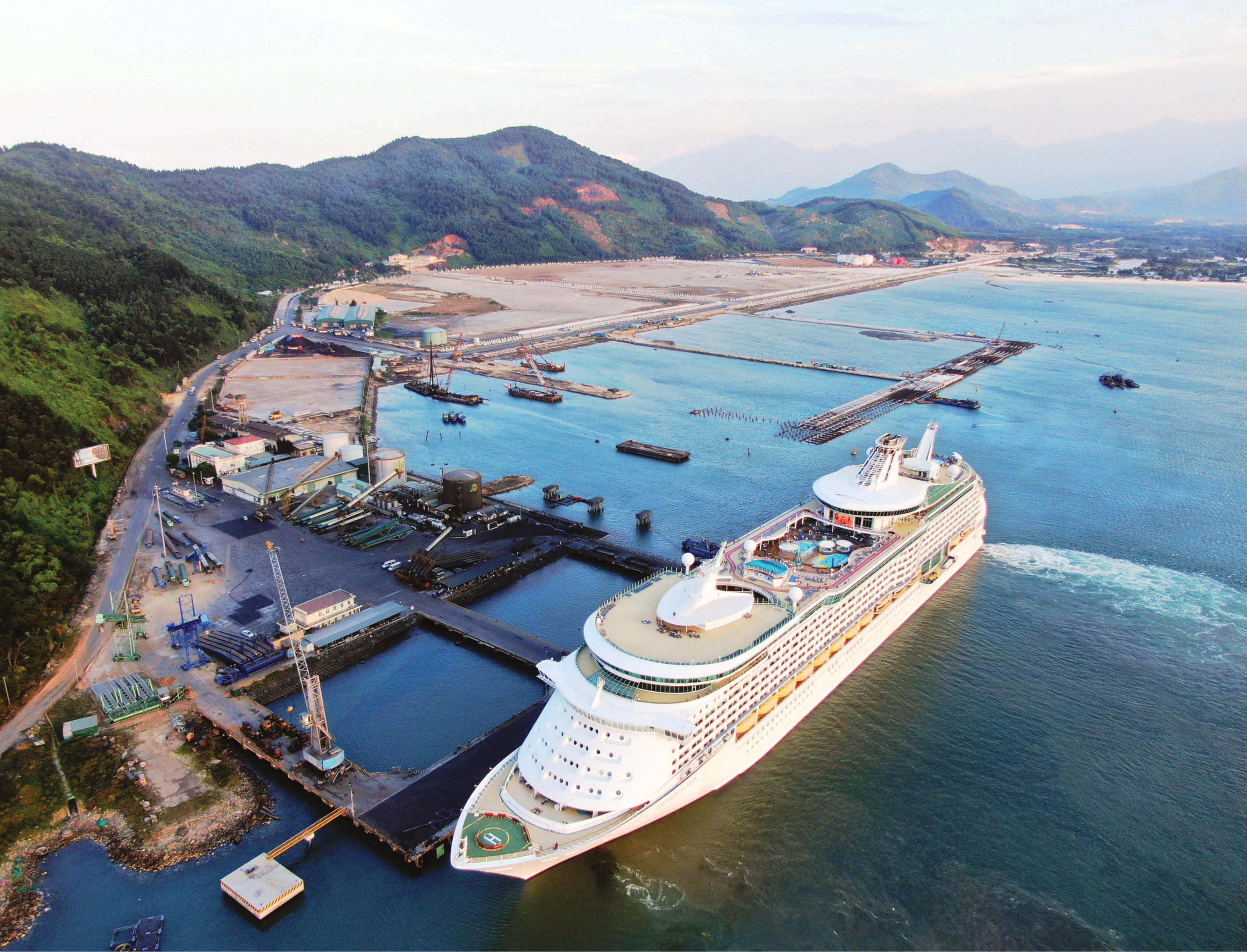 Miền cát trắng “nở hoa”