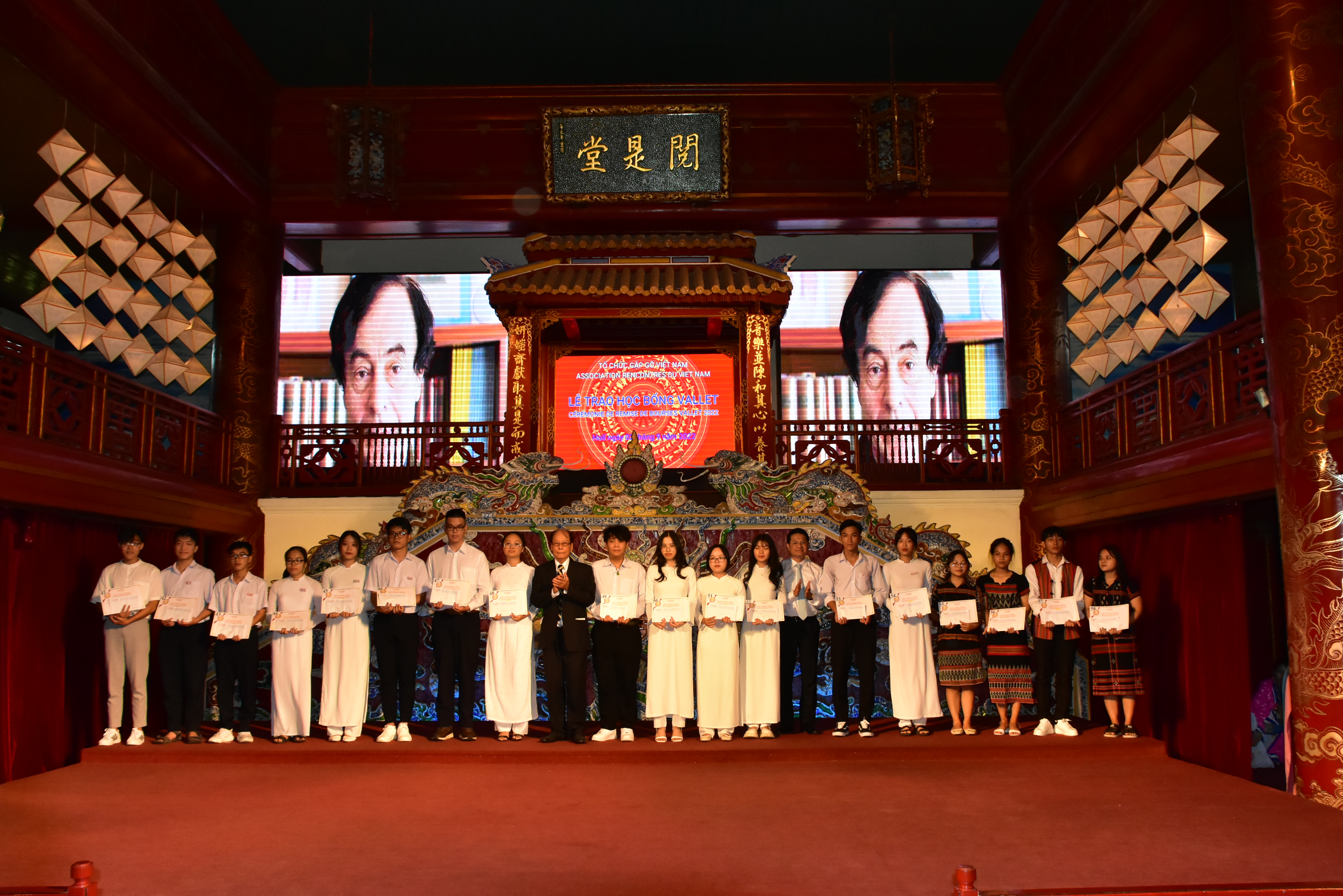 Trao 230 suất học bổng Vallet cho học sinh, sinh viên xuất sắc