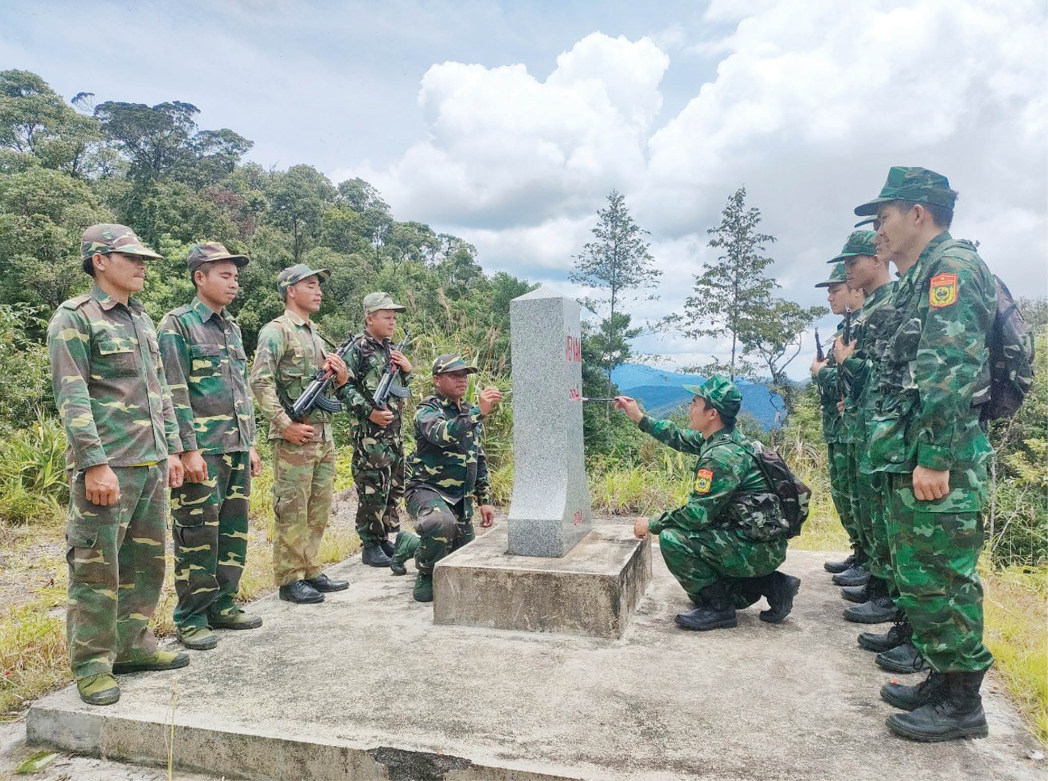 Chung một đường biên