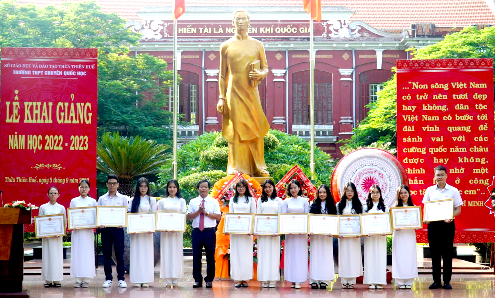 Rộn rã ngày khai trường