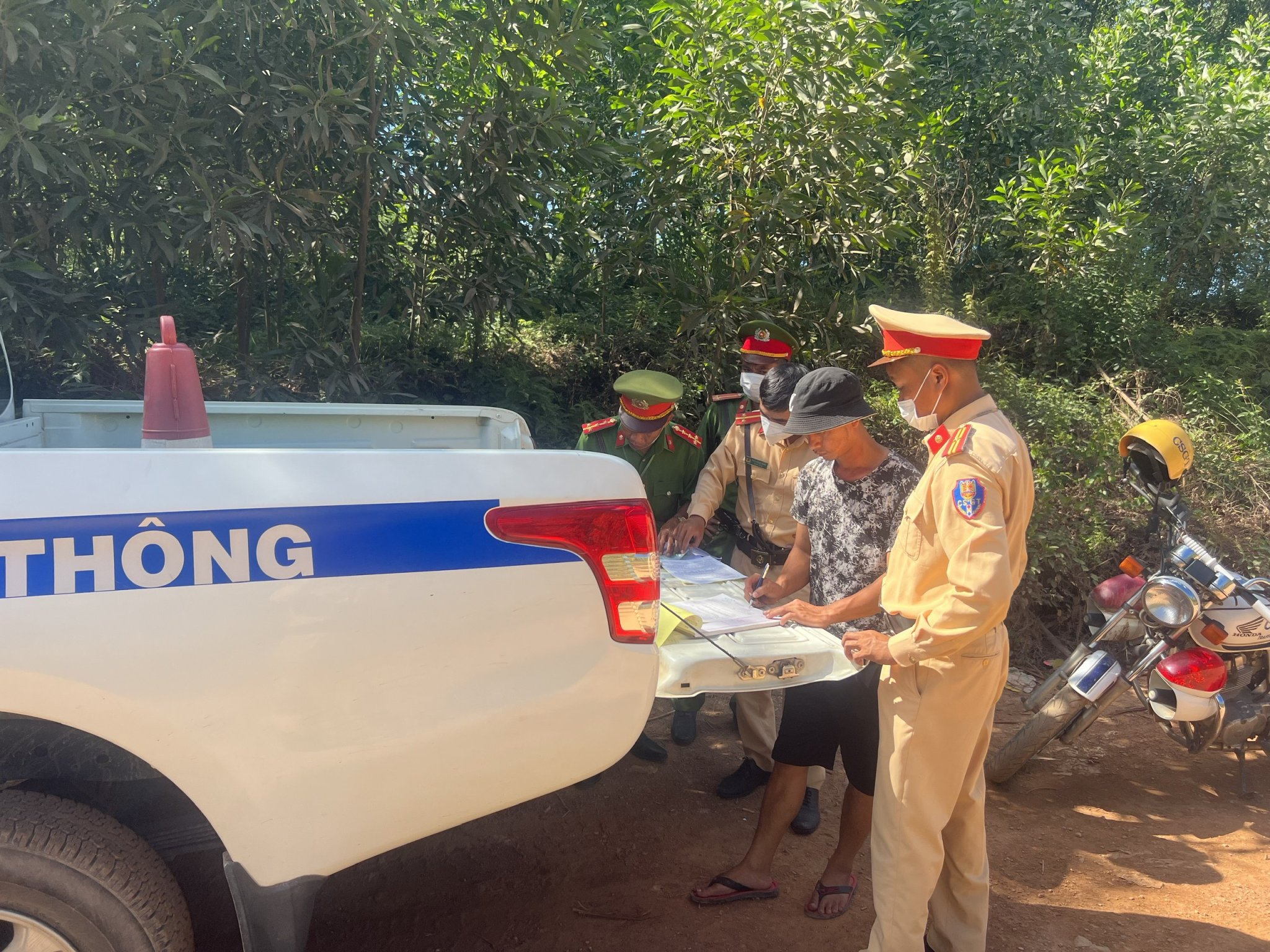 Phong Điền Xử lý 42 trường hợp vi phạm trật tự an toàn giao thông trong 4 ngày nghỉ lễ