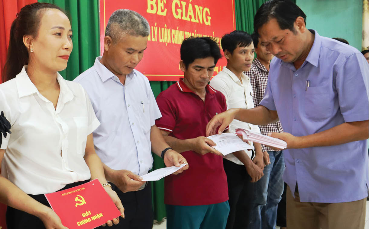 Phong Điền Tạo nguồn, nâng cao chất lượng đảng viên