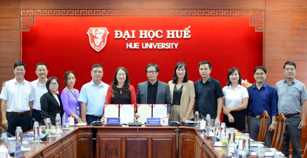 Đại học Huế thỏa thuận hợp tác với SEAMEO CELLL