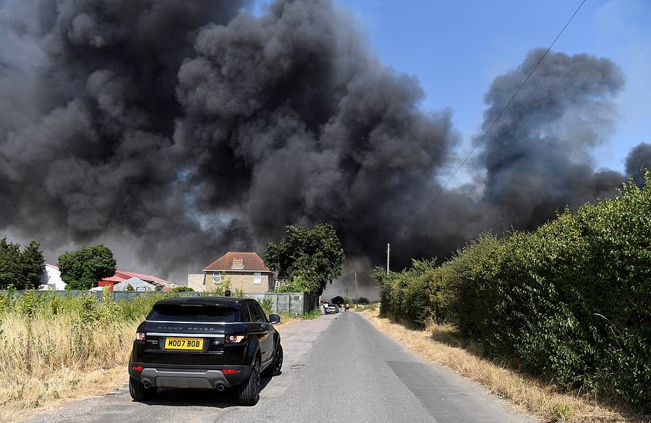 Sóng nhiệt và cháy rừng làm trầm trọng thêm tình trạng ô nhiễm không khí