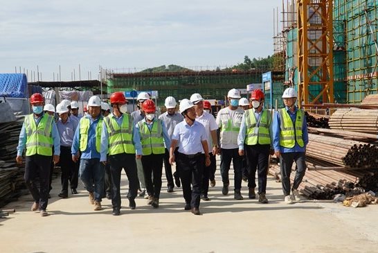 Cơ cấu lại nền kinh tế gắn đổi mới mô hình tăng trưởng