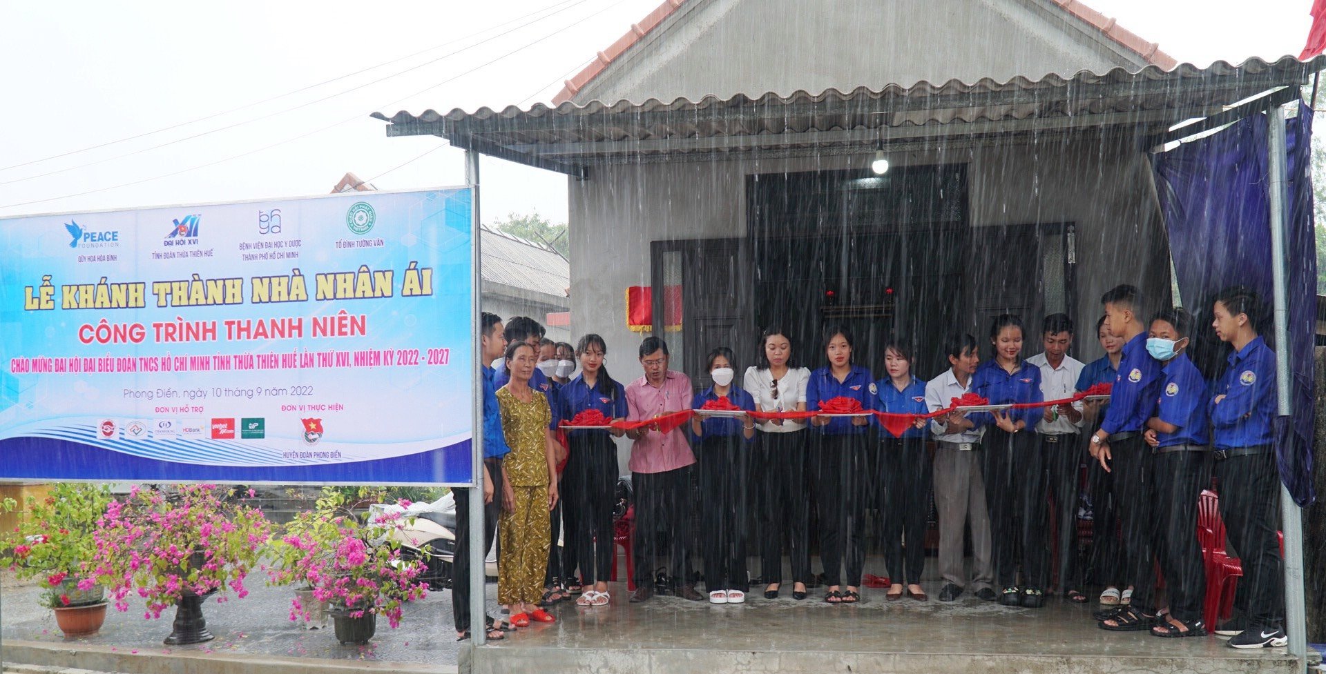 Khánh thành nhà nhân ái tặng người neo đơn ở Phong Điền