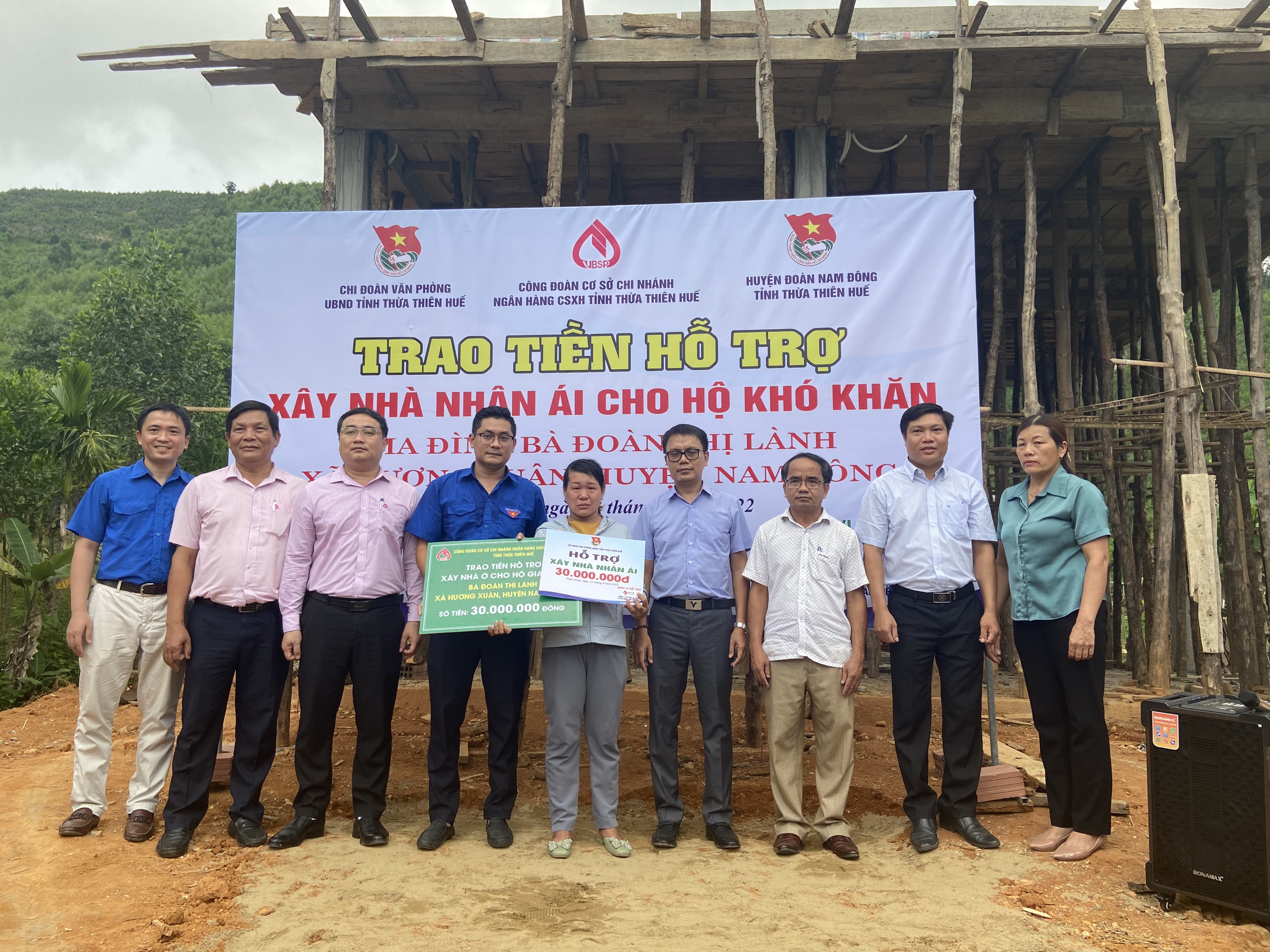 Xây dựng Nhà Nhân ái cho gia đình khó khăn tại Nam Đông