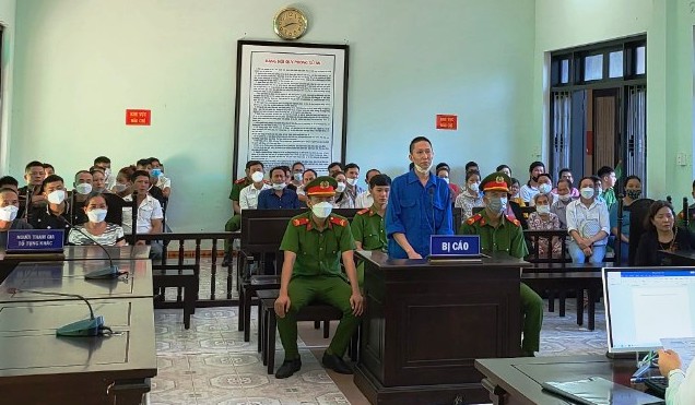 16 năm tù cho kẻ dùng xăng đốt chết vợ