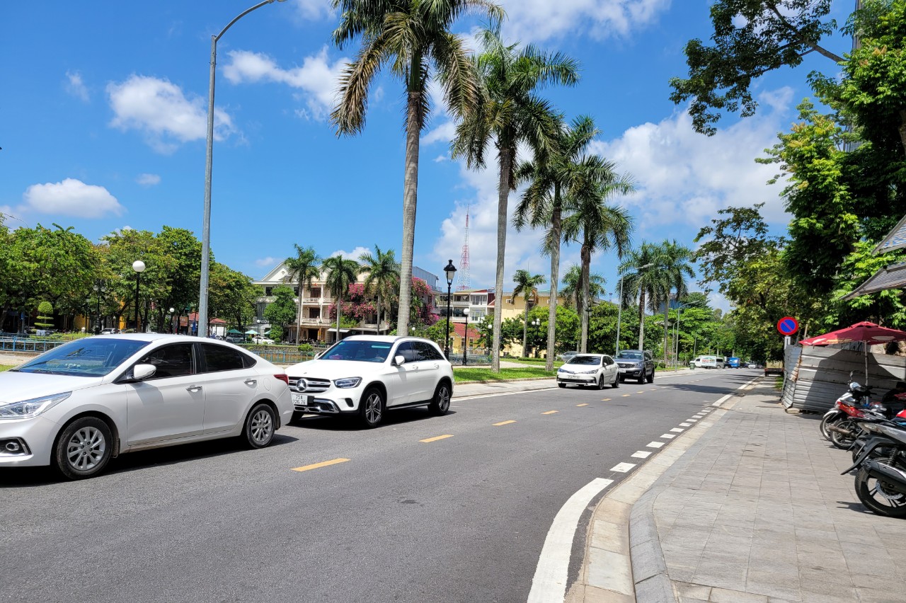 Thông qua quy hoạch sử dụng đất và phê duyệt chủ trương đầu tư các dự án