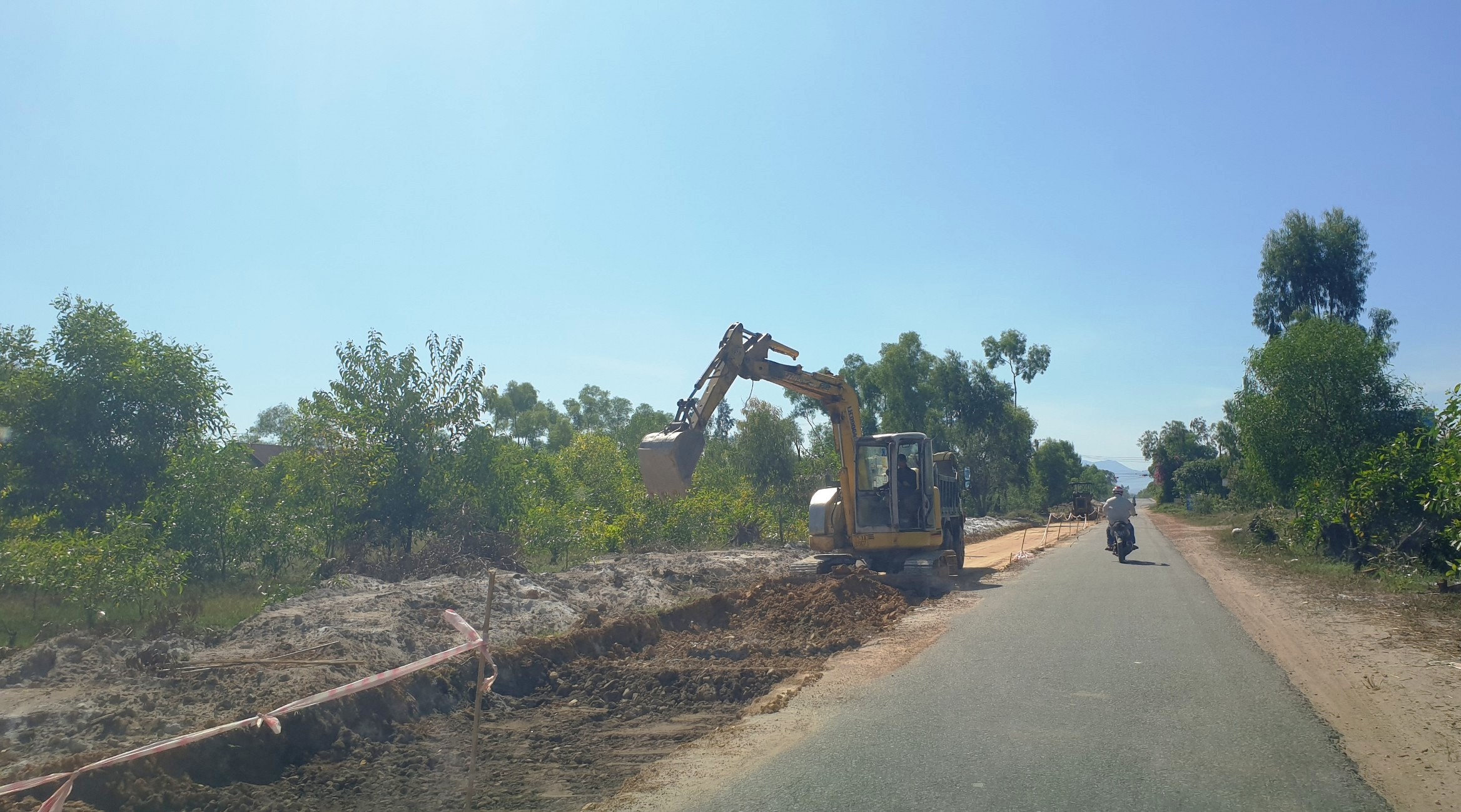 Yêu cầu đơn vị thi công cào bóc đoạn đường thi công sai thiết kế