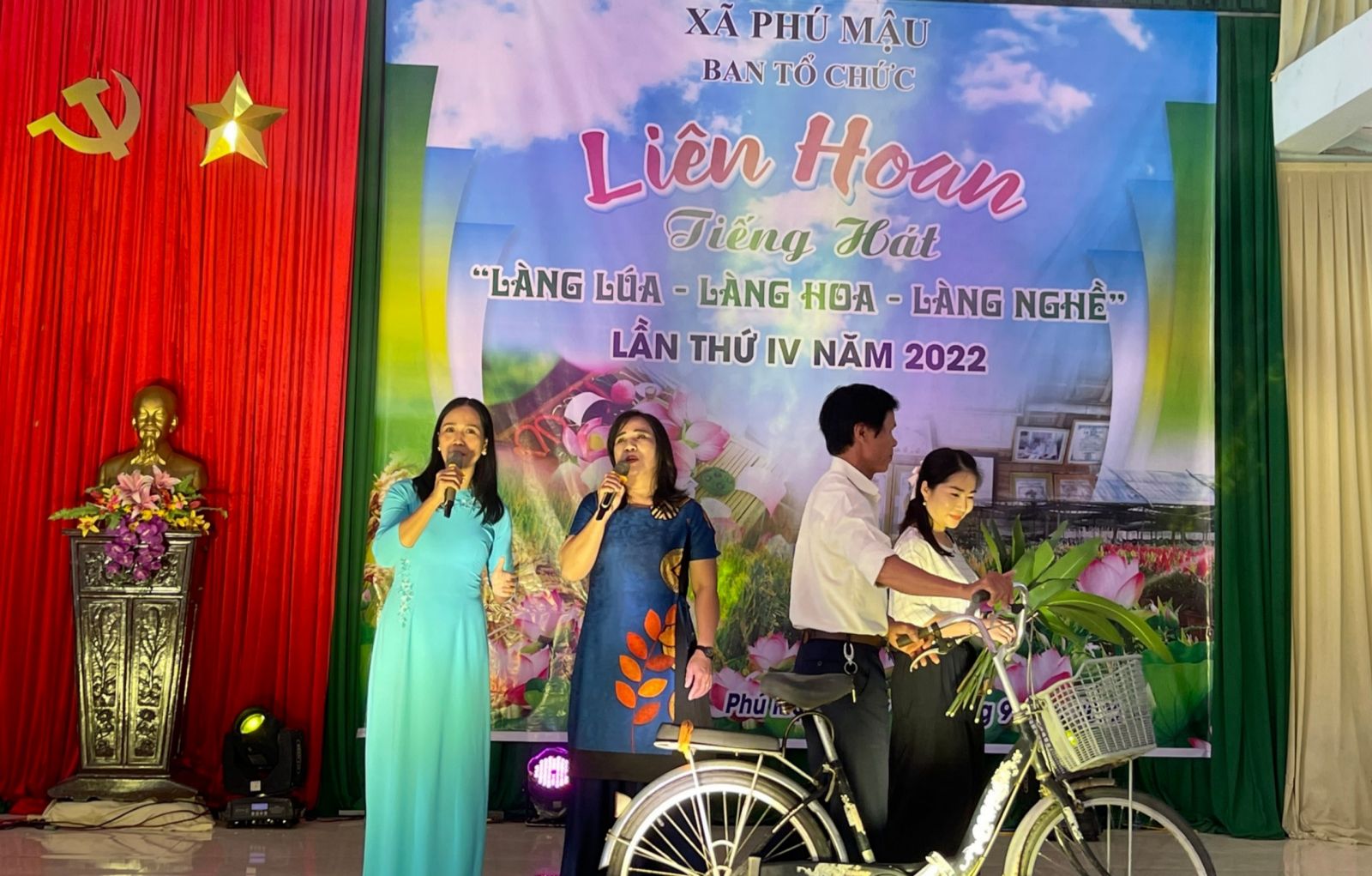 Rộn rã hội thi “Liên hoan tiếng hát Làng lúa - Làng hoa - Làng nghề”