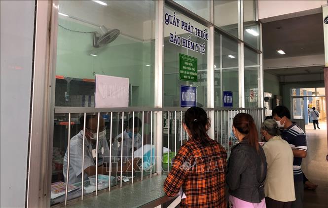 Bệnh viện, bệnh nhân phấp phỏng chờ thuốc điều trị, vật tư y tế