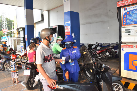 Giá xăng dự báo tiếp tục giảm, giá dầu có thể giảm mạnh