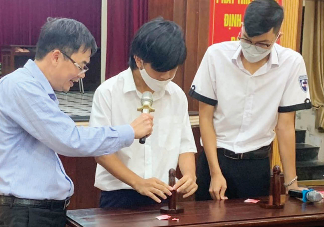 Giáo dục giới tính cho trẻ Vẽ “đường chạy” đúng cho ”hươu”