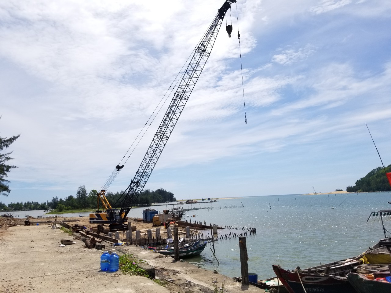 Công trình kè biển, tiêu thoát lũ chủ động ứng phó mưa bão