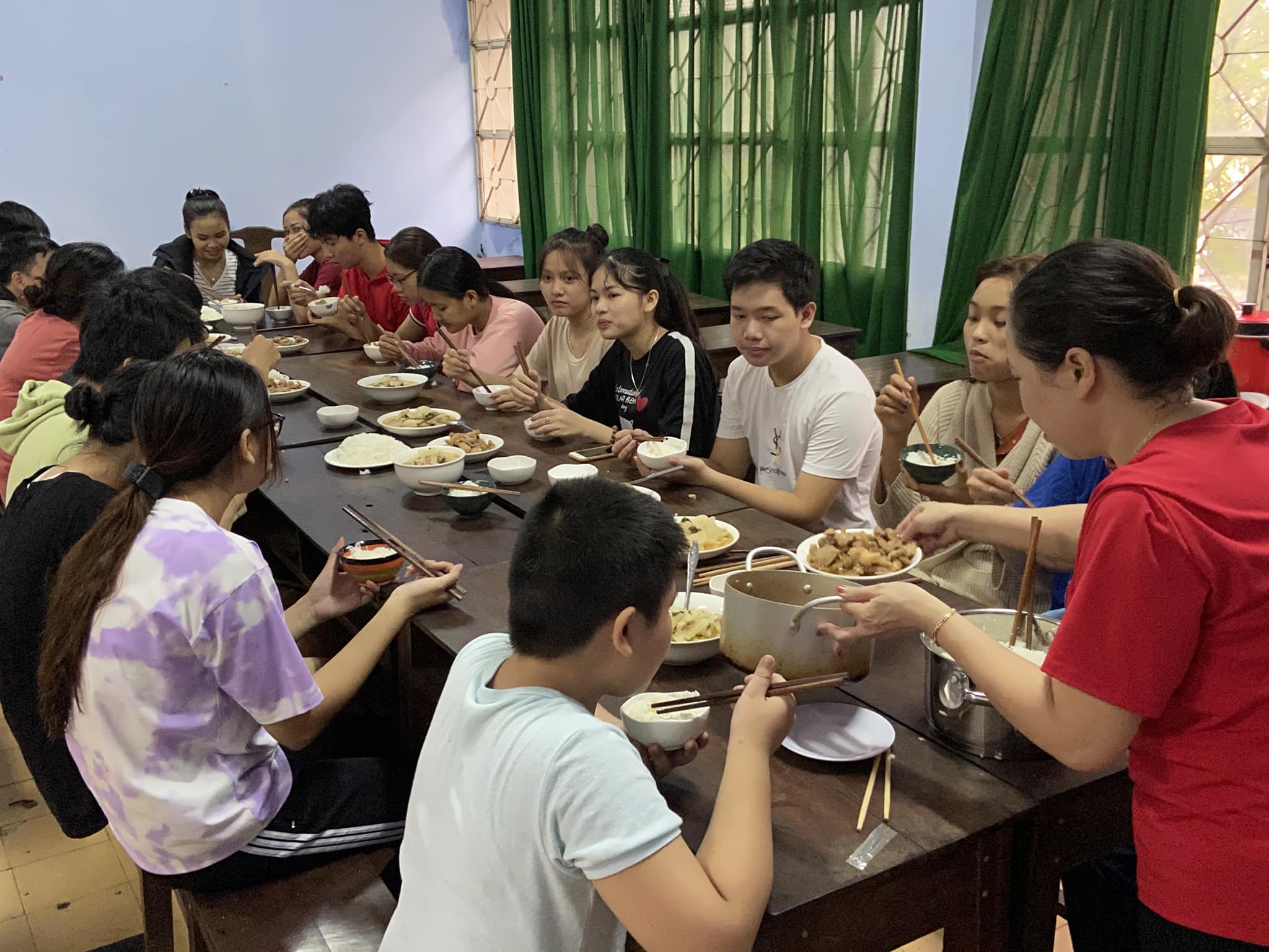 Các trường đại học mở cửa, hỗ trợ sinh viên tránh bão