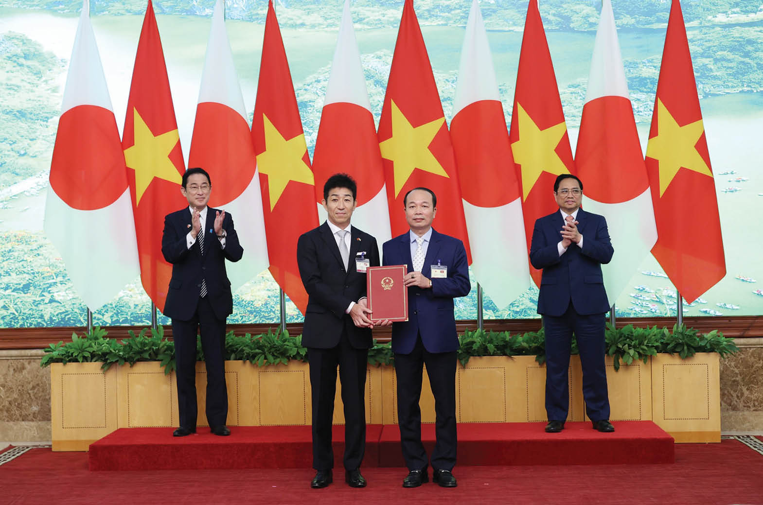 To make Thua Thien Hue become a landing station for investors