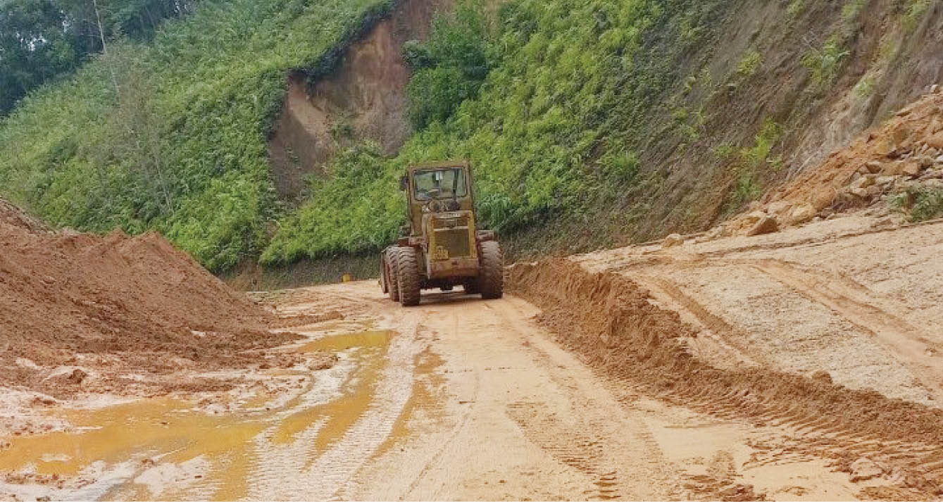 Khẩn trương khắc phục sạt lở trên các tuyến quốc lộ