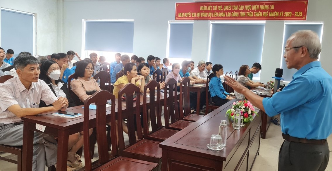 Trang bị kiến thức về an toàn vệ sinh trong sản xuất