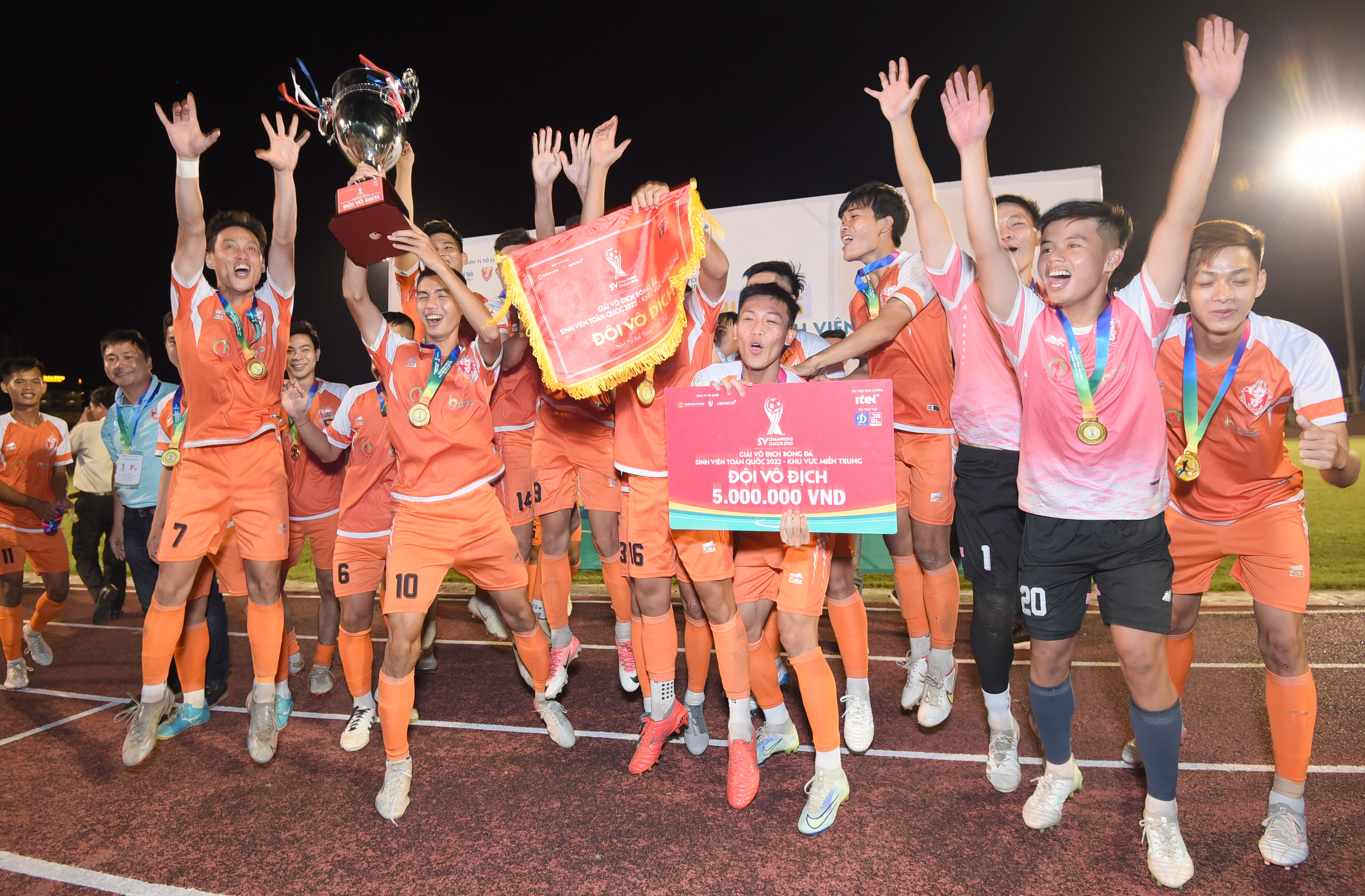 3 đội vào vòng chung kết giải bóng đá sinh viên toàn quốc