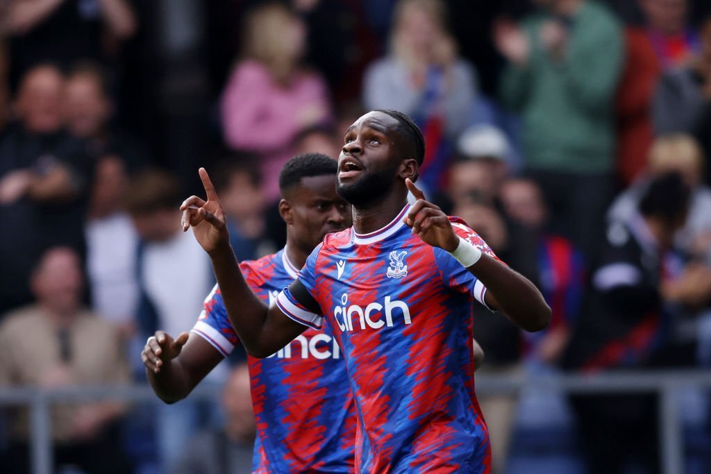 Siêu phẩm của Gallagher giúp HLV Potter có chiến thắng đầu tay