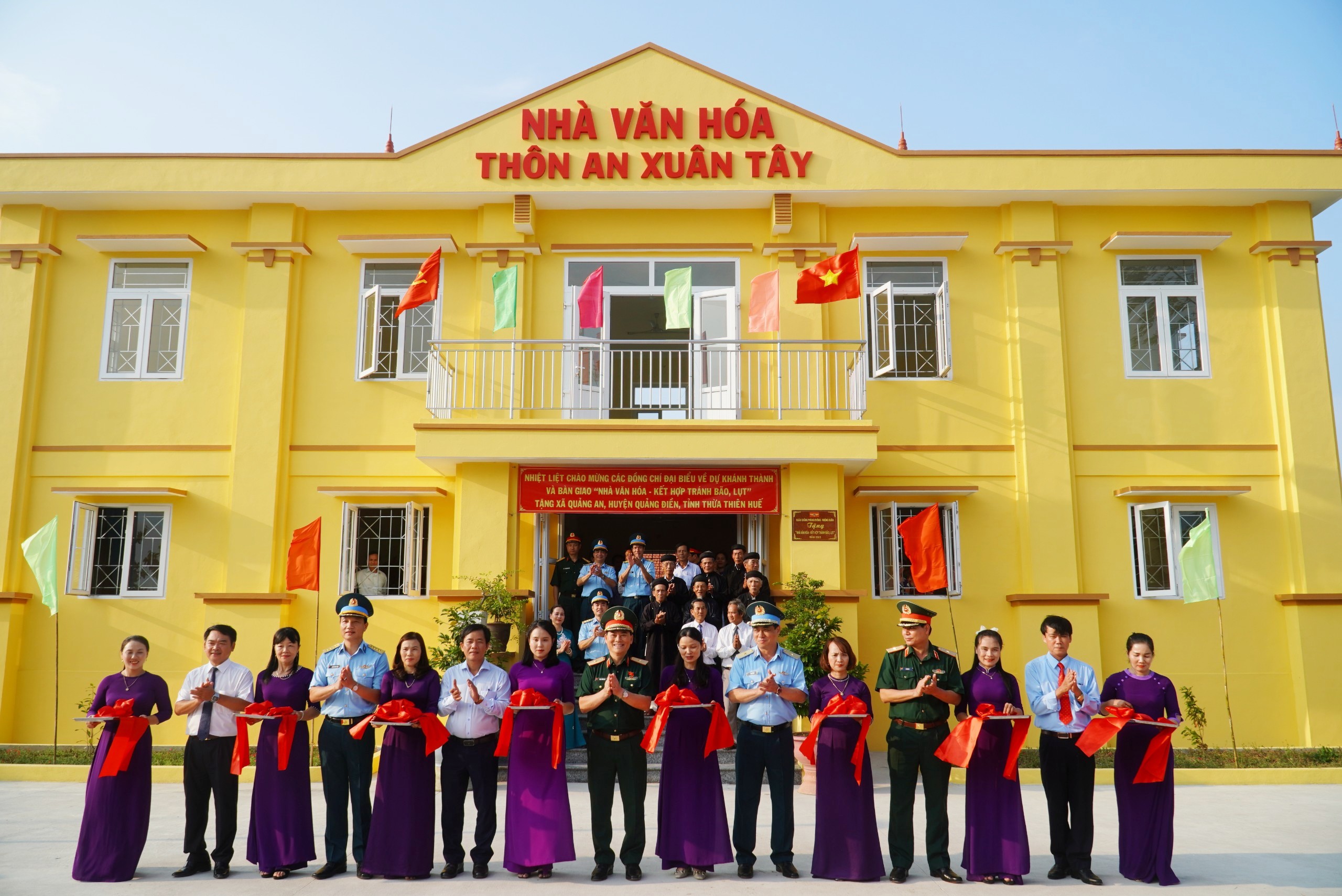 Khánh thành Nhà văn hóa kết hợp tránh bão lụt do Quân chủng Phòng không- Không quân tặng
