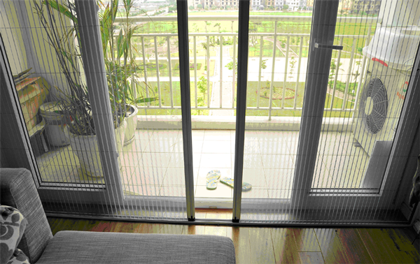 Hướng Dẫn Vệ Sinh và Bảo Trì Cửa Lưới Chống Côn Trùng - Giữ Gìn Sáng Sạch Không Gian Sống